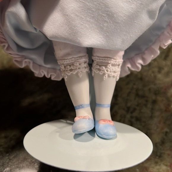 Avon 1983 Porcelain Collectible Doll Blue Dress Victorian Style On Stand - Picture 11 of 13